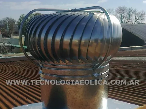 extractor_eolico_16_pulgadas_sobre_techo_con_pendiente_vista3.webp
