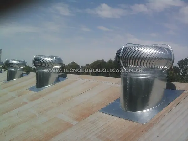 extractor_eolico_30_pulgadas_sobre_techo_con_pendiente_vista2.webp